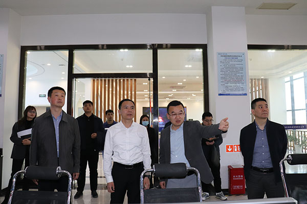 王市長(zhǎng)參觀照片修改版.JPG